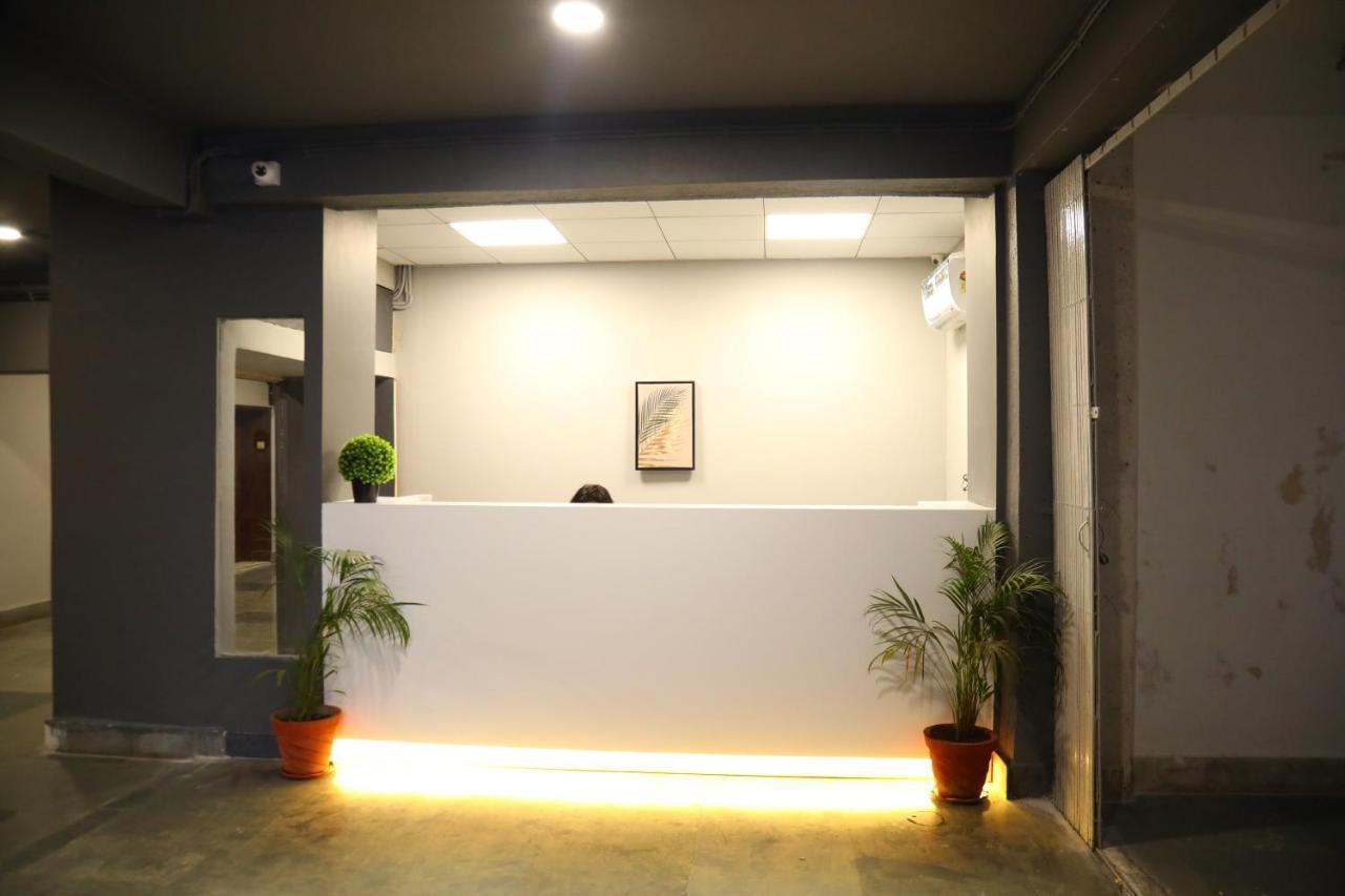 Country Inn & Suites By Turtle Bombaim Exterior foto