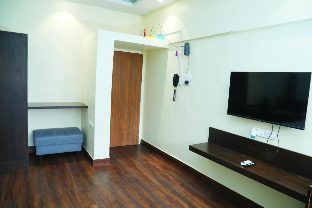 Country Inn & Suites By Turtle Bombaim Exterior foto
